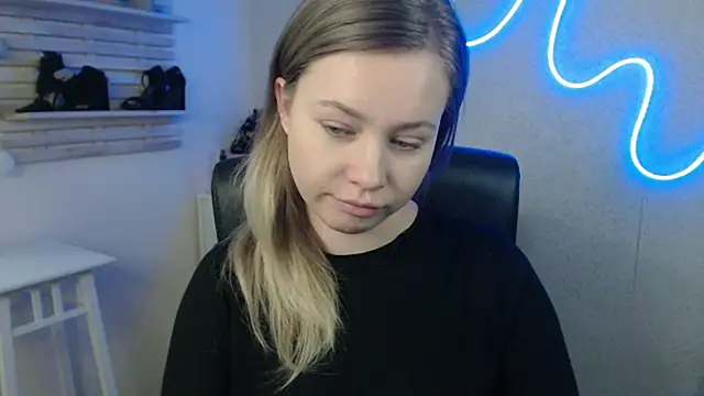 Snapshot of holly_xglam chatting on February 10, 7:47 am holly xglam online show from February 10, 7:47 am