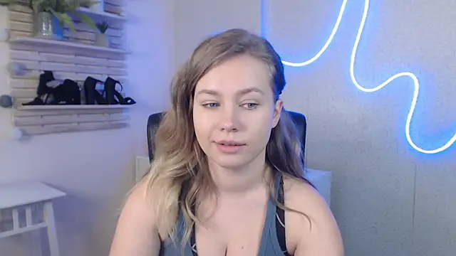 Snapshot of holly_xglam chatting on February 13, 7:45 am holly xglam online show from February 13, 7:45 am