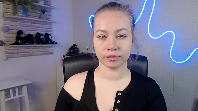 Snapshot of holly_xglam chatting on February 20, 12:19 am holly xglam online show from February 20, 12:19 am