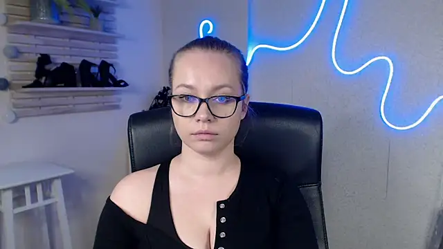 Snapshot of holly_xglam chatting on February 20, 6:28 am holly xglam online show from February 20, 6:28 am
