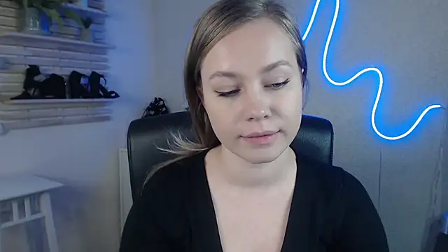 Snapshot of holly_xglam chatting on February 26, 12:27 am holly xglam online show from February 26, 12:27 am