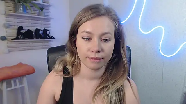 Snapshot of holly_xglam chatting on February 26, 6:37 am holly xglam online show from February 26, 6:37 am