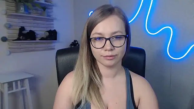 Snapshot of holly_xglam chatting on February 28, 3:15 am holly xglam online show from February 28, 3:15 am
