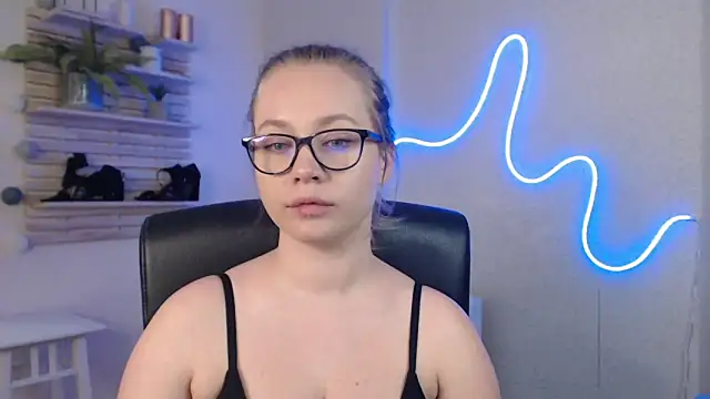 Snapshot of holly_xglam chatting on March 11, 3:48 am holly xglam online show from March 11, 3:48 am