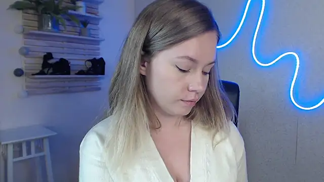 Snapshot of holly_xglam chatting on March 12, 3:24 am holly xglam online show from March 12, 3:24 am