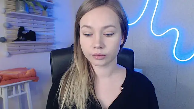 Snapshot of holly_xglam chatting on March 18, 3:20 am holly xglam online show from March 18, 3:20 am