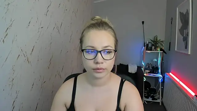 Snapshot of holly_xglam chatting on September 10, 4:51 pm holly xglam online show from September 10, 4:51 pm