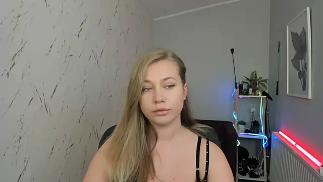 Snapshot of holly_xglam chatting on September 11, 4:29 pm holly xglam online show from September 11, 4:29 pm