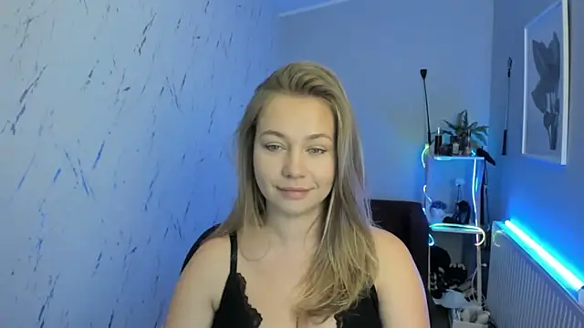 Snapshot of holly_xglam chatting on September 15, 4:29 pm holly xglam online show from September 15, 4:29 pm