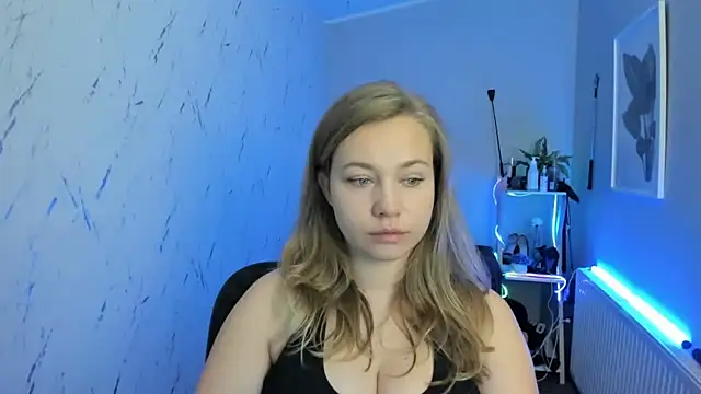 Snapshot of holly_xglam chatting on September 22, 5:04 pm holly xglam online show from September 22, 5:04 pm