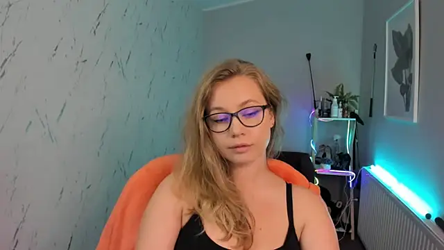 Snapshot of holly_xglam chatting on September 23, 5:27 pm holly xglam online show from September 23, 5:27 pm