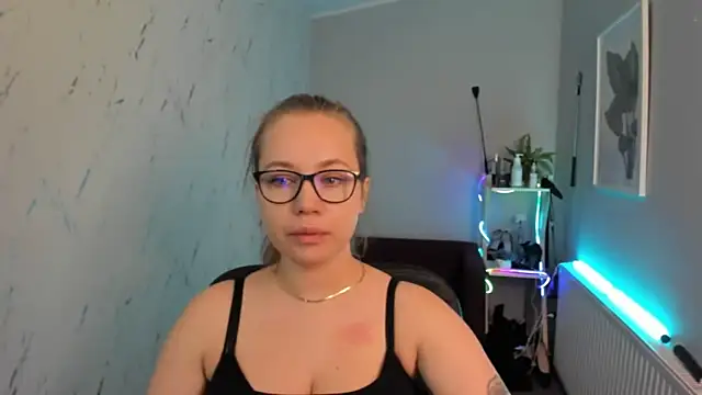 Snapshot of holly_xglam chatting on September 24, 5:05 pm holly xglam online show from September 24, 5:05 pm