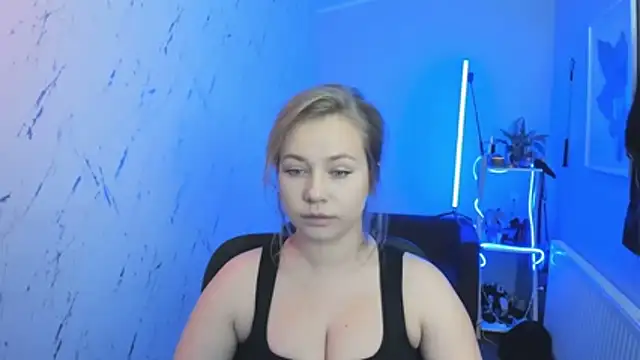 Snapshot of holly_xglam chatting on October 13, 4:51 pm holly xglam online show from October 13, 4:51 pm