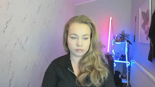 Snapshot of holly_xglam chatting on October 15, 6:08 pm holly xglam online show from October 15, 6:08 pm