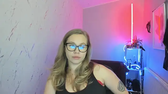 holly xglam online show from October 27, 8:13 pm