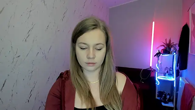 holly xglam online show from January 8, 8:33 pm