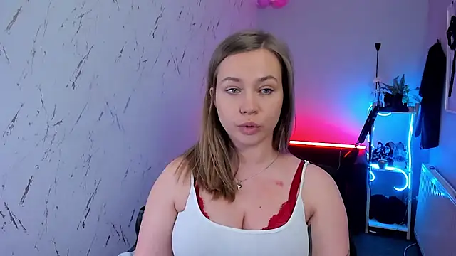 holly xglam online show from March 10, 7:19 pm