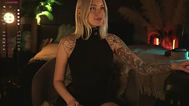 LinaKinky online show from December 14, 3:25 pm