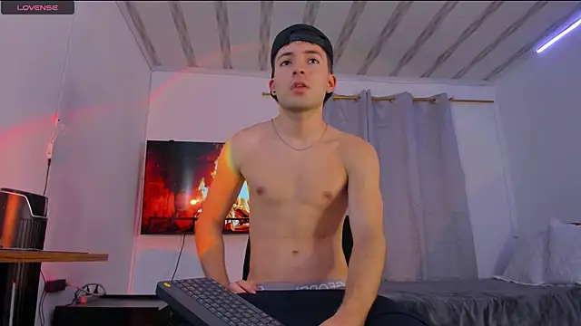 Snapshot of bower_and_colucci chatting on October 21, 11:49 pm bower and colucci online show from October 21, 11:49 pm