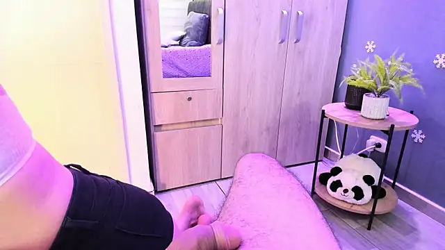 Snapshot of Hot_Couple666 chatting on February 6, 2:11 am Hot Couple666 online show from February 6, 2:11 am