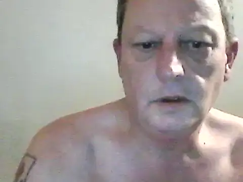 Snapshot of chubbybear2cum chatting on December 3, 1:52 am chubbybear2cum online show from December 3, 1:52 am