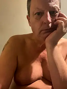 Snapshot of chubbybear2cum chatting on October 2, 3:13 am chubbybear2cum online show from October 2, 3:13 am