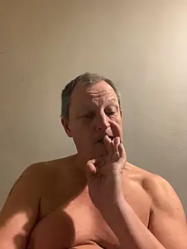 Snapshot of chubbybear2cum chatting on October 4, 11:25 pm chubbybear2cum online show from October 4, 11:25 pm