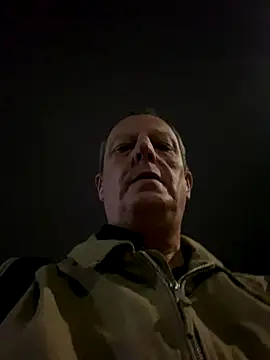 Snapshot of chubbybear2cum chatting on October 15, 12:22 am chubbybear2cum online show from October 15, 12:22 am