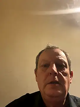 Snapshot of chubbybear2cum chatting on November 12, 4:35 am chubbybear2cum online show from November 12, 4:35 am