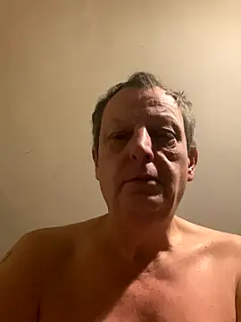 Snapshot of chubbybear2cum chatting on November 24, 6:35 am chubbybear2cum online show from November 24, 6:35 am