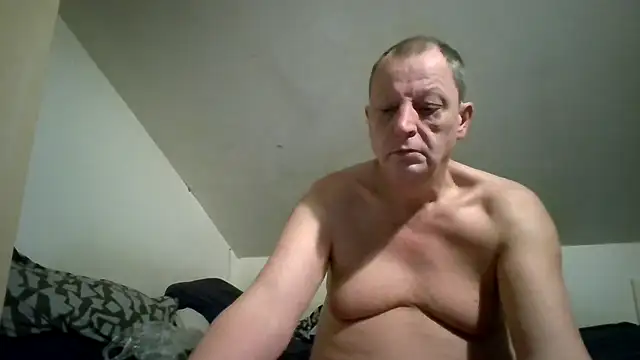 Snapshot of chubbybear2cum chatting on November 27, 2:52 pm chubbybear2cum online show from November 27, 2:52 pm