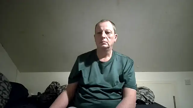 Snapshot of chubbybear2cum chatting on December 15, 11:20 pm chubbybear2cum online show from December 15, 11:20 pm