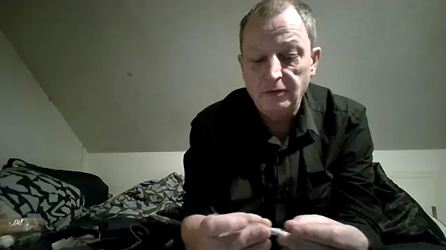 Snapshot of chubbybear2cum chatting on December 18, 5:02 am chubbybear2cum online show from December 18, 5:02 am