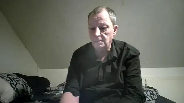 Snapshot of chubbybear2cum chatting on December 23, 4:32 am chubbybear2cum online show from December 23, 4:32 am