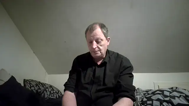 Snapshot of chubbybear2cum chatting on February 12, 4:51 am chubbybear2cum online show from February 12, 4:51 am