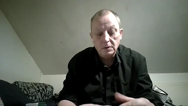 Snapshot of chubbybear2cum chatting on March 4, 1:55 am chubbybear2cum online show from March 4, 1:55 am