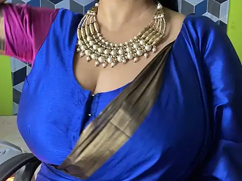 Snapshot of Aishwarya_101_ chatting on January 29, 12:22 am Aishwarya 101 online show from January 29, 12:22 am