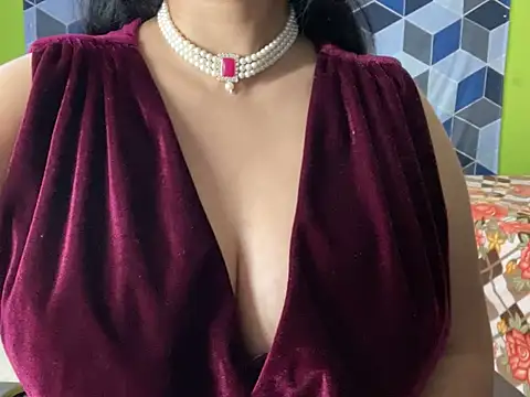 Snapshot of Aishwarya_101_ chatting on February 4, 3:04 pm Aishwarya 101 online show from February 4, 3:04 pm