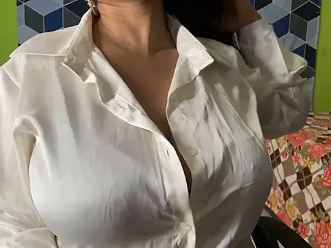 Snapshot of Aishwarya_101_ chatting on February 19, 9:58 pm Aishwarya 101 online show from February 19, 9:58 pm