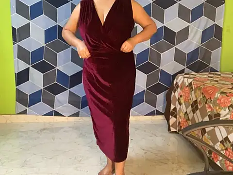 Snapshot of Aishwarya_101_ chatting on February 23, 2:18 am Aishwarya 101 online show from February 23, 2:18 am