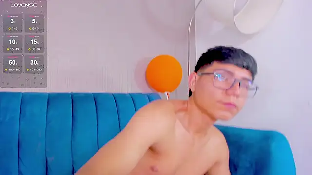 Snapshot of CodyTwink chatting on February 6, 6:02 pm CodyTwink online show from February 6, 6:02 pm