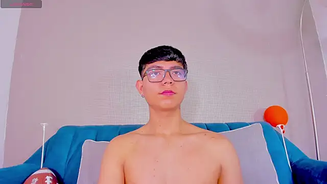 Snapshot of CodyTwink chatting on March 8, 3:45 pm CodyTwink online show from March 8, 3:45 pm