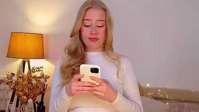 Snapshot of JuliaJaee chatting on January 7, 6:56 pm JuliaJaee online show from January 7, 6:56 pm