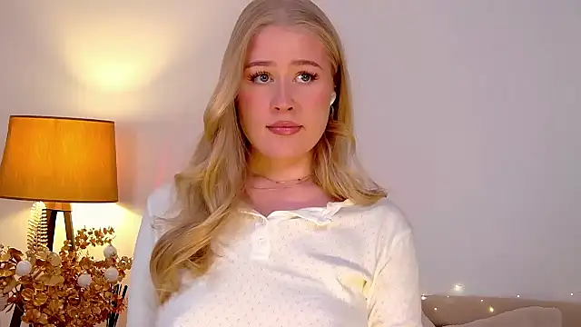 Snapshot of JuliaJaee chatting on January 14, 8:04 pm JuliaJaee online show from January 14, 8:04 pm