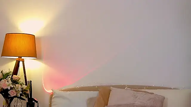 Snapshot of JuliaJaee chatting on February 6, 8:13 pm JuliaJaee online show from February 6, 8:13 pm