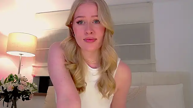 Snapshot of JuliaJaee chatting on October 27, 6:34 pm JuliaJaee online show from October 27, 6:34 pm