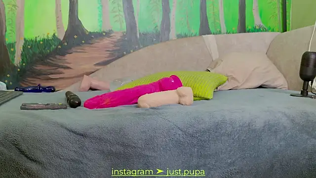 Snapshot of Pinkypupa-Love chatting on February 12, 10:37 pm Pinkypupa-Love online show from February 12, 10:37 pm