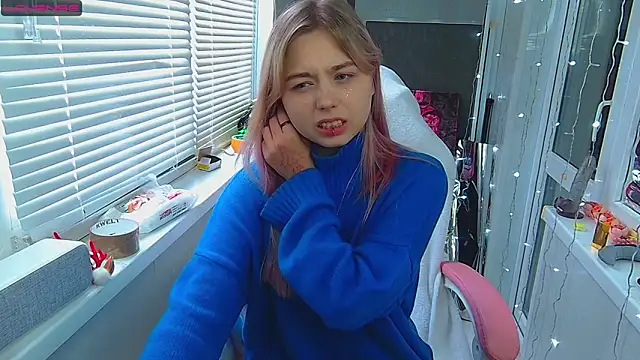 Snapshot of Olivka_Grr chatting on December 14, 7:40 am Olivka Grr online show from December 14, 7:40 am