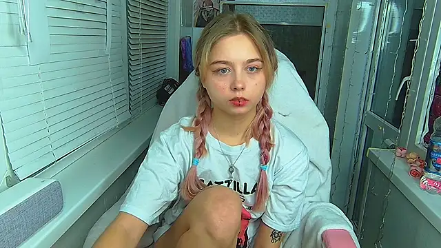 Snapshot of Olivka_Grr chatting on January 6, 2:25 pm Olivka Grr online show from January 6, 2:25 pm