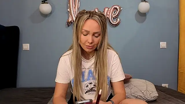 Snapshot of AnnaMaee chatting on February 28, 9:12 pm AnnaMaee online show from February 28, 9:12 pm